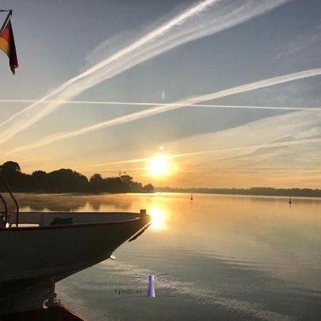 Hausboot Fjord Ankerplatz Mit Biosauna In Szlezwik Zewnętrze zdjęcie
