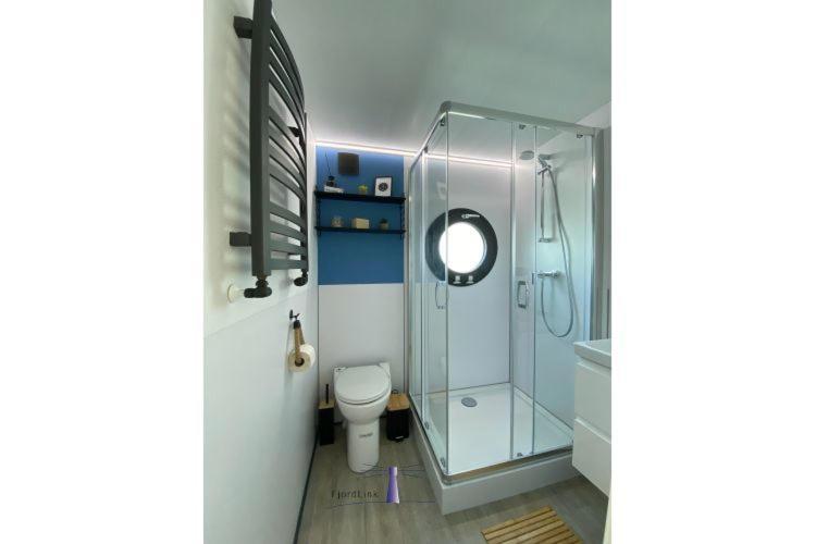 Hausboot Fjord Ankerplatz Mit Biosauna In Szlezwik Zewnętrze zdjęcie
